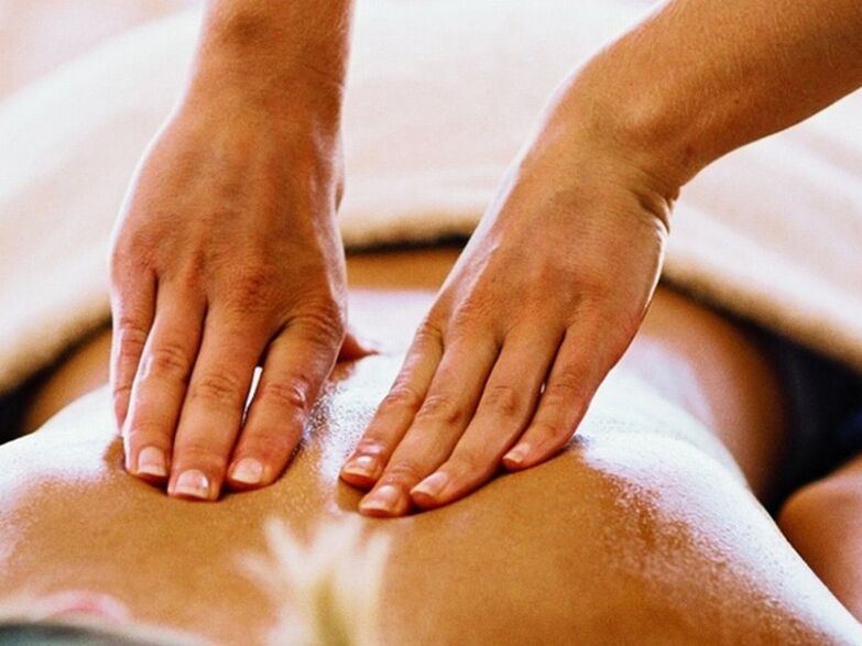 Massage chun osteochondrosis ceirbheacs a chóireáil agus a chosc